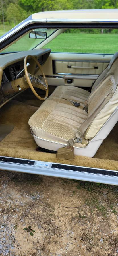 Lincoln-markv-1979-yellow-9