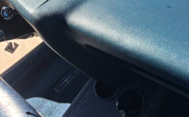 Lincoln-mk-v-1979-white-10