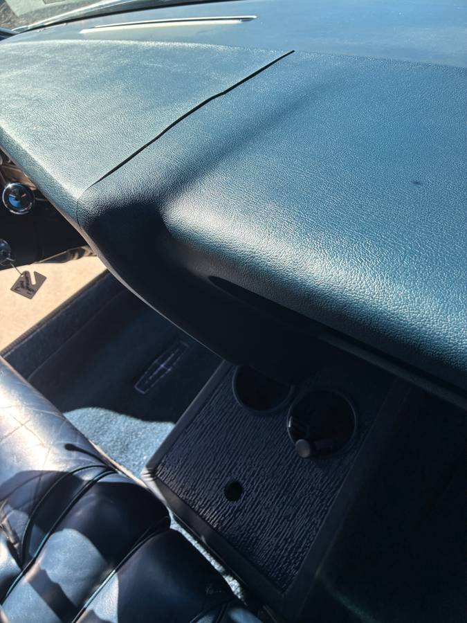 Lincoln-mk-v-1979-white-10