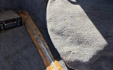 Lincoln-mk-v-1979-white-11