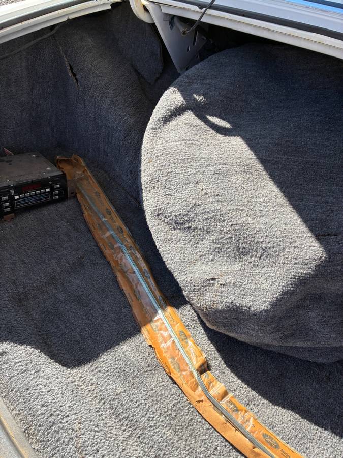 Lincoln-mk-v-1979-white-11