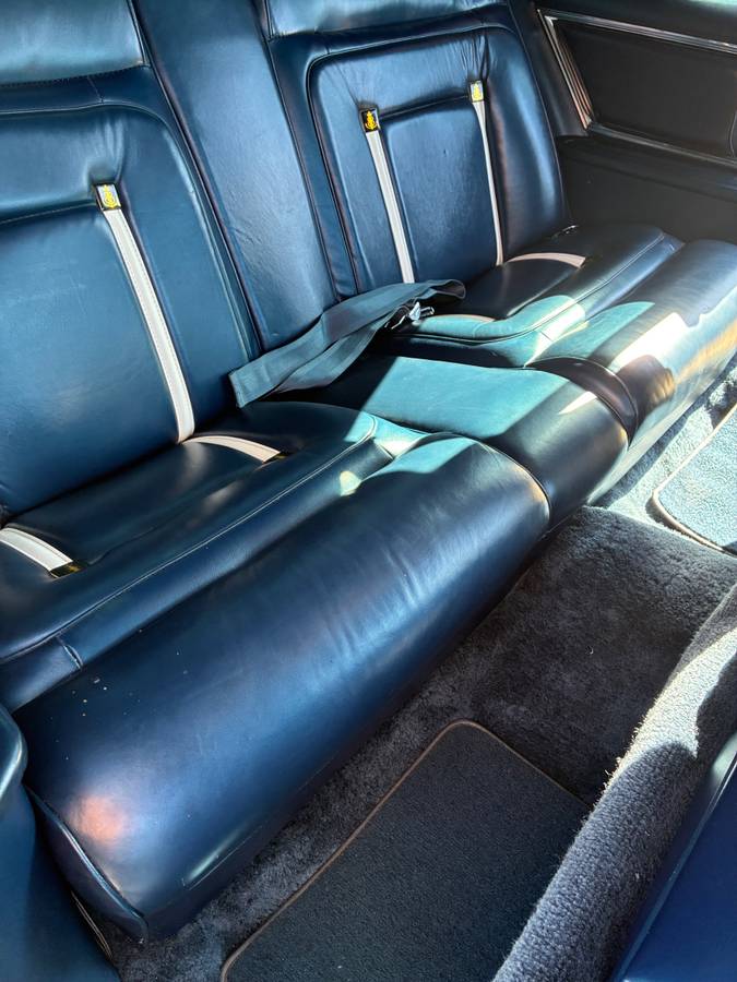 Lincoln-mk-v-1979-white-17