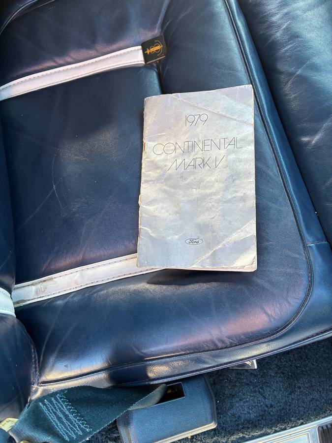 Lincoln-mk-v-1979-white-18