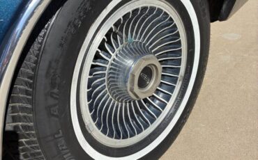 Lincoln-mk-v-1979-white-9