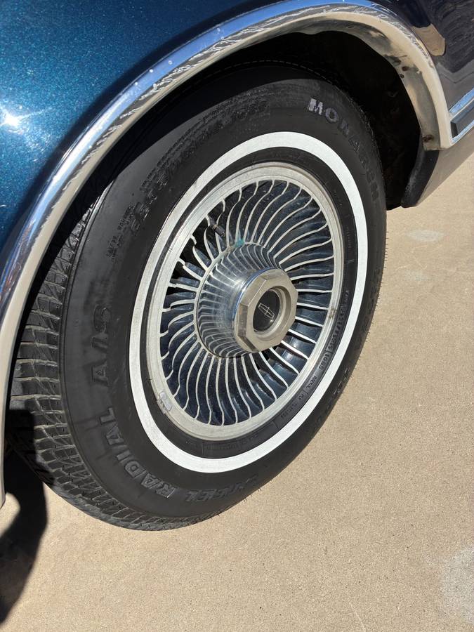 Lincoln-mk-v-1979-white-9