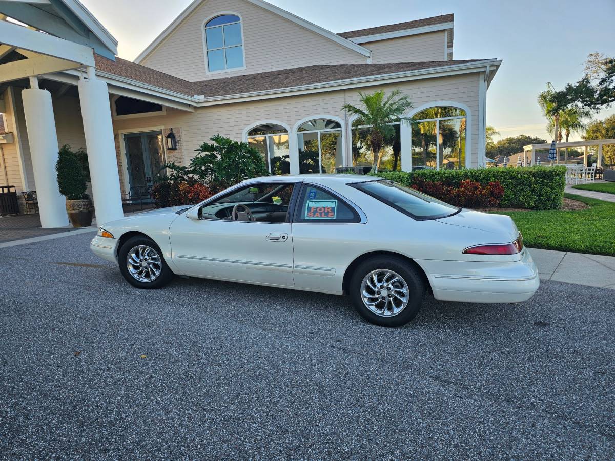 Lincoln-mkviii-1993-white-1