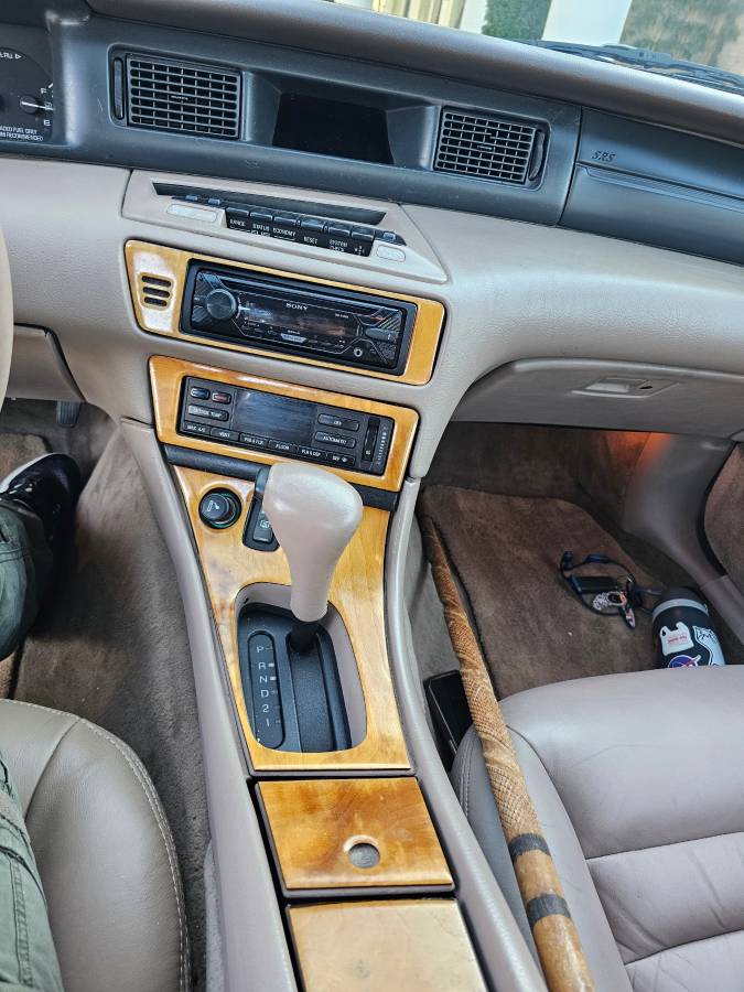 Lincoln-mkviii-1993-white-11