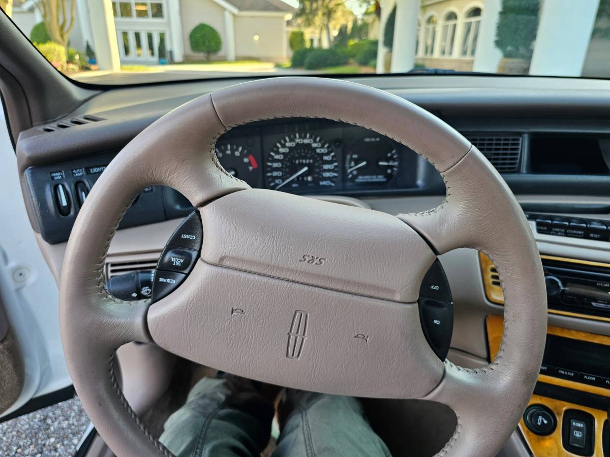 Lincoln-mkviii-1993-white-5