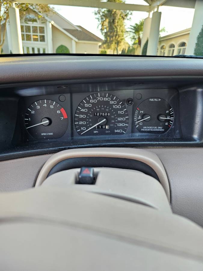 Lincoln-mkviii-1993-white-6