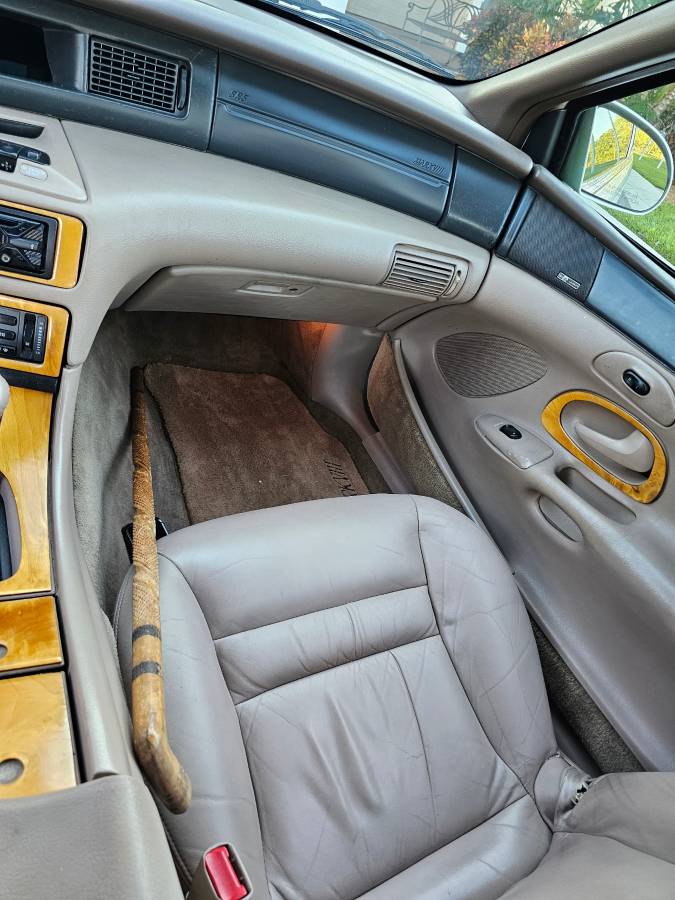 Lincoln-mkviii-1993-white-7