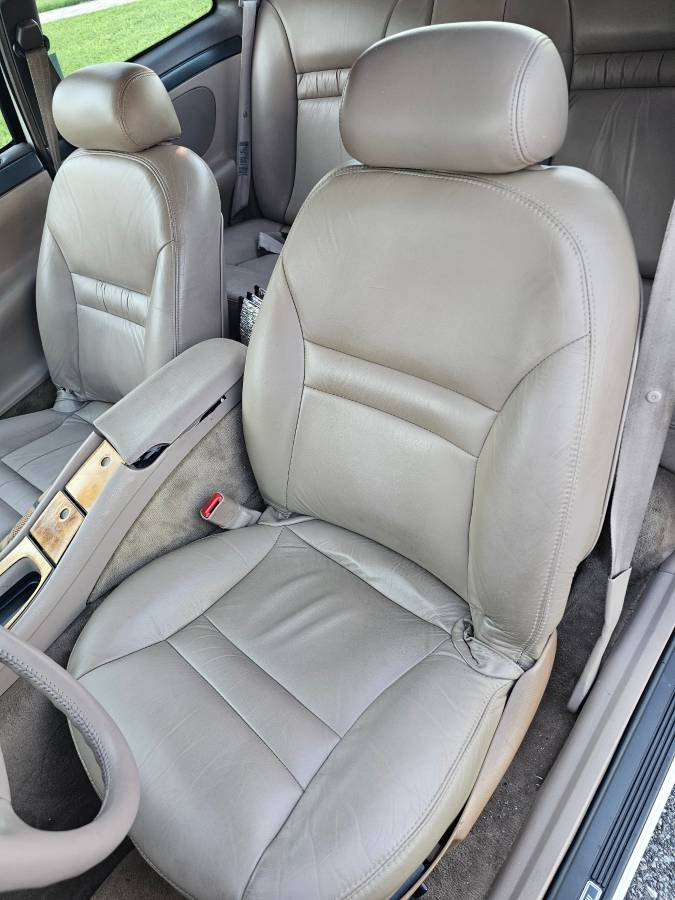 Lincoln-mkviii-1993-white-8