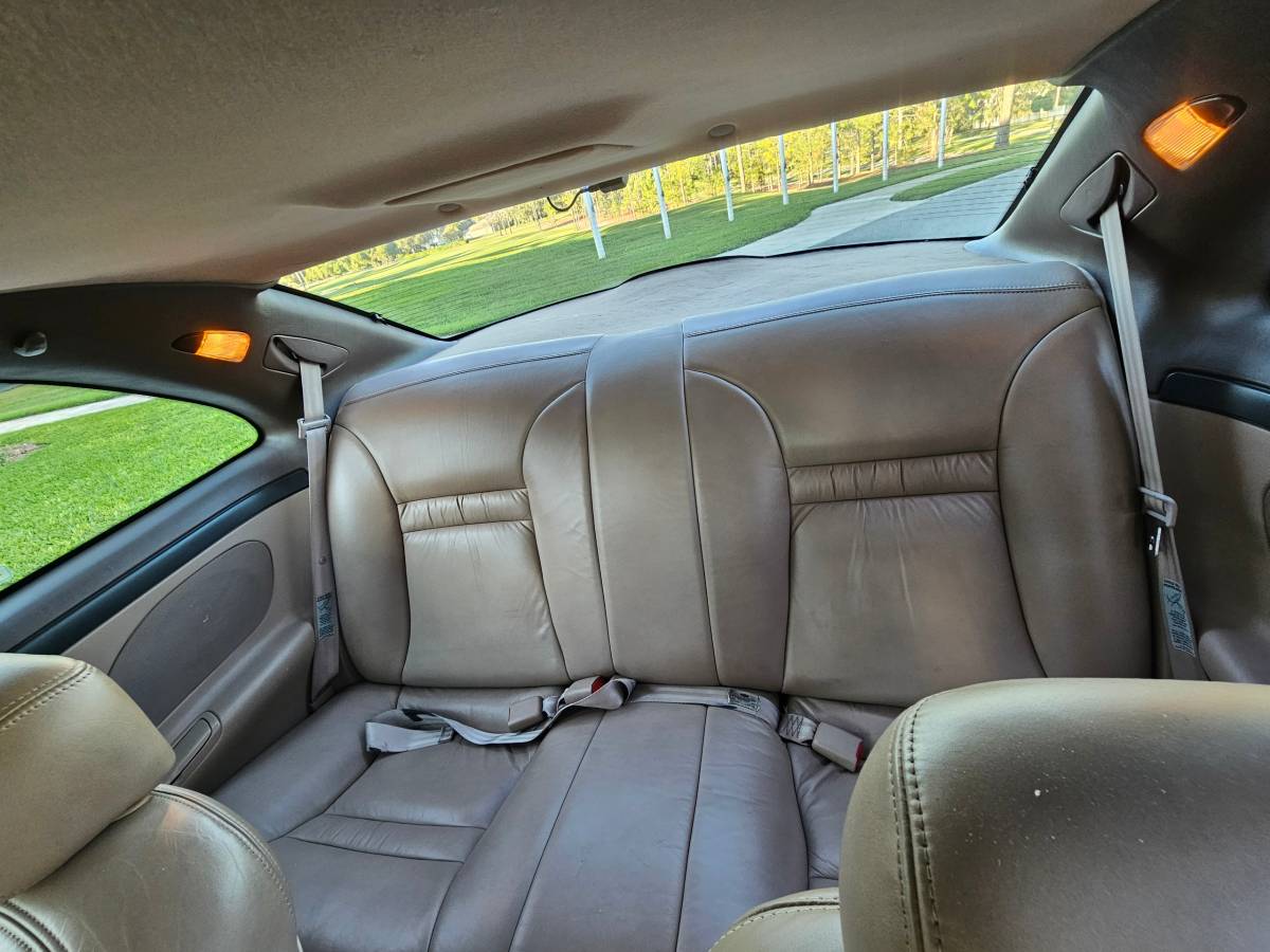 Lincoln-mkviii-1993-white-9