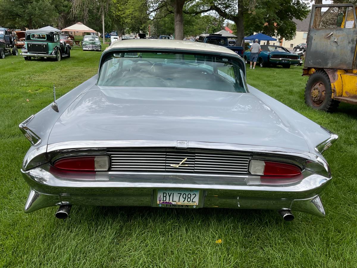 Lincoln-premier-1958-blue-4