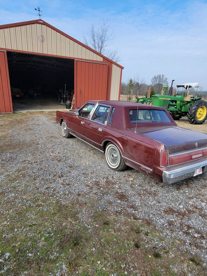 Lincoln-town-car-1986-1