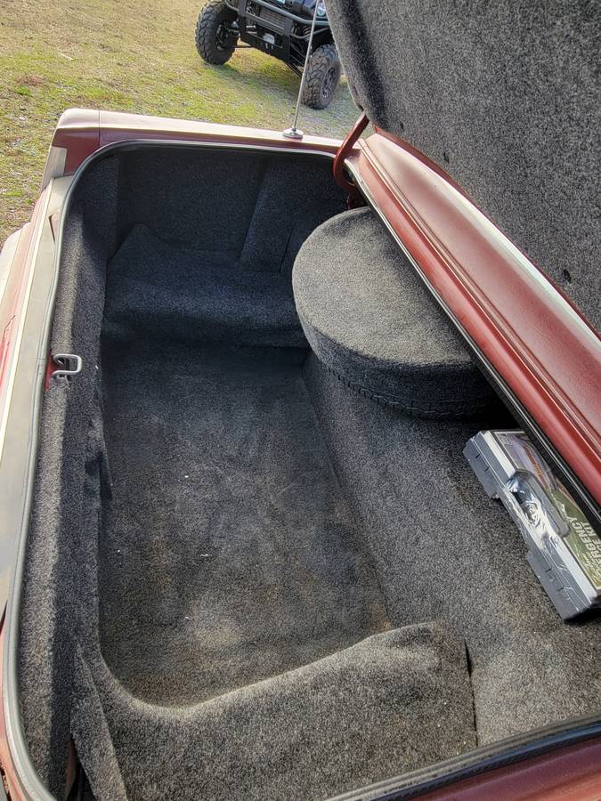 Lincoln-town-car-1986-3