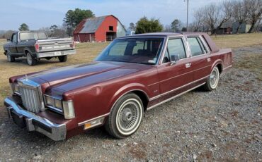 Lincoln-town-car-1986