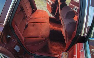 Lincoln-town-car-1986-4