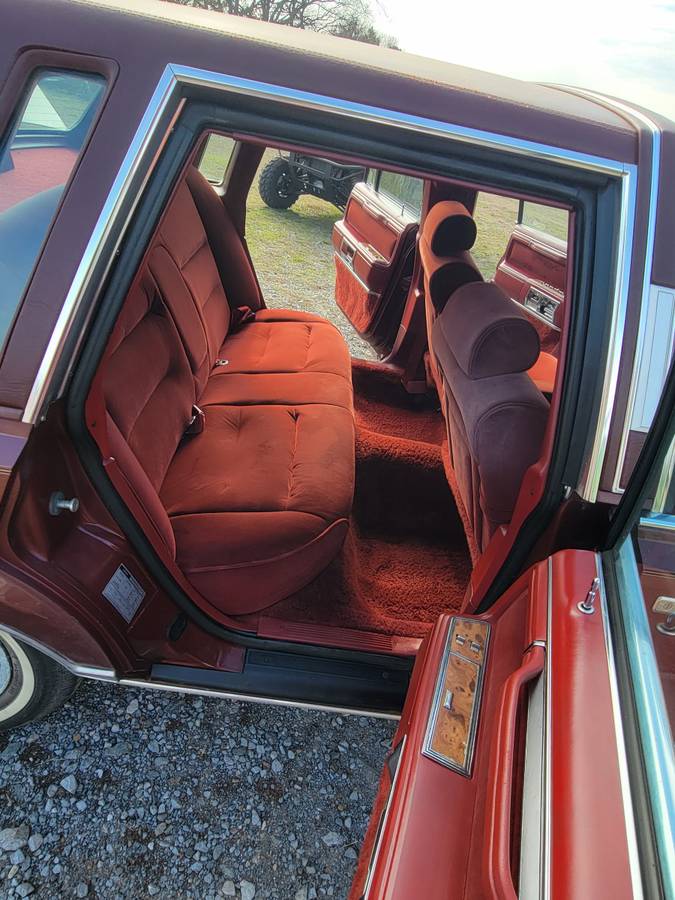 Lincoln-town-car-1986-4