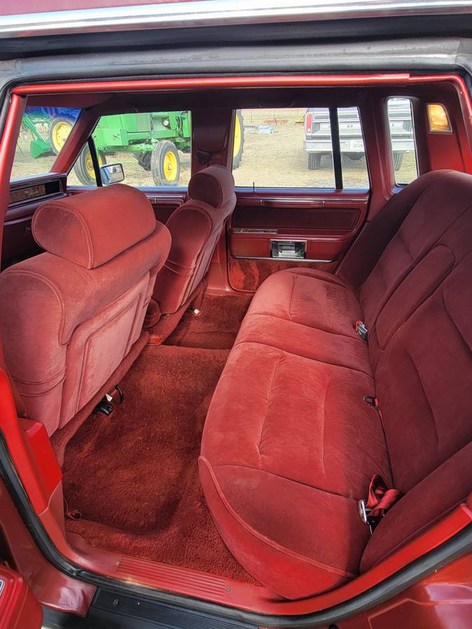 Lincoln-town-car-1986-5