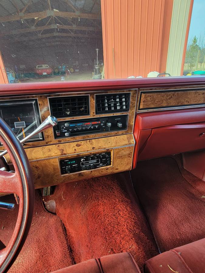 Lincoln-town-car-1986-8