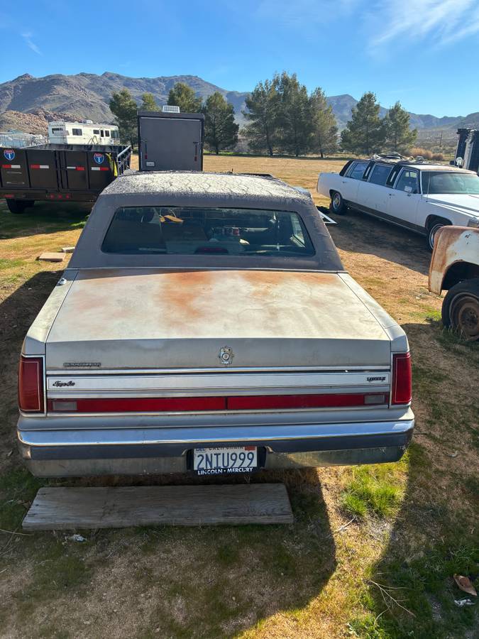 Lincoln-town-car-1988-1