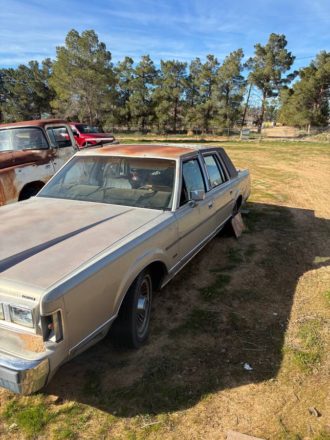 Lincoln-town-car-1988-2