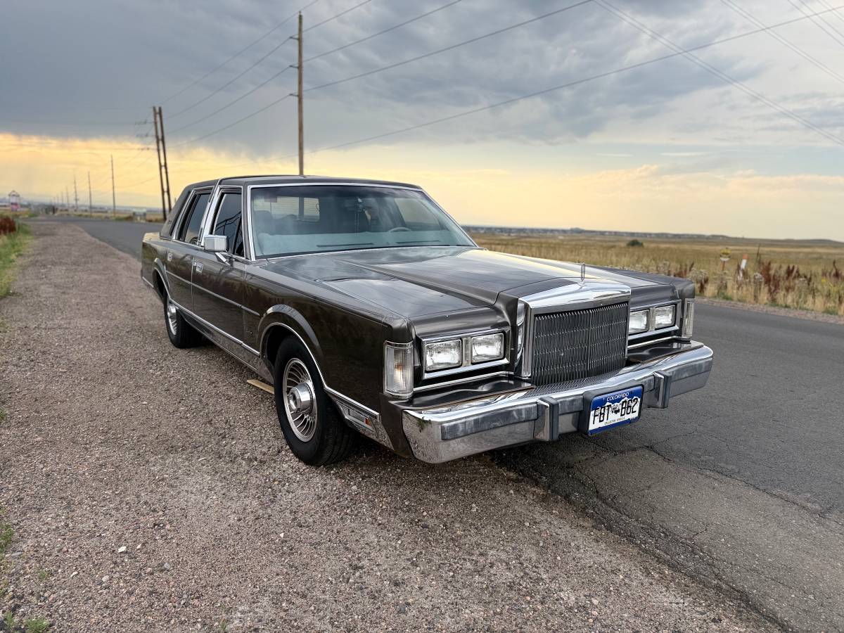 Lincoln-town-car-1988-2