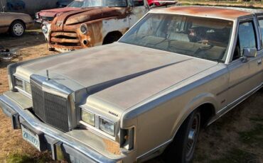 Lincoln-town-car-1988-4