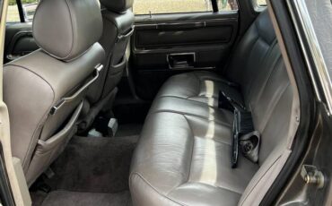 Lincoln-town-car-1988-4