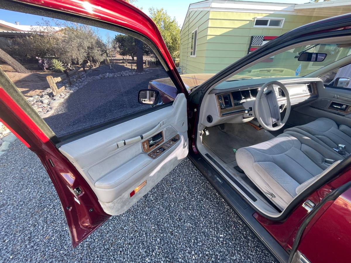 Lincoln-town-car-1990-1