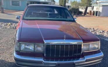 Lincoln-town-car-1990