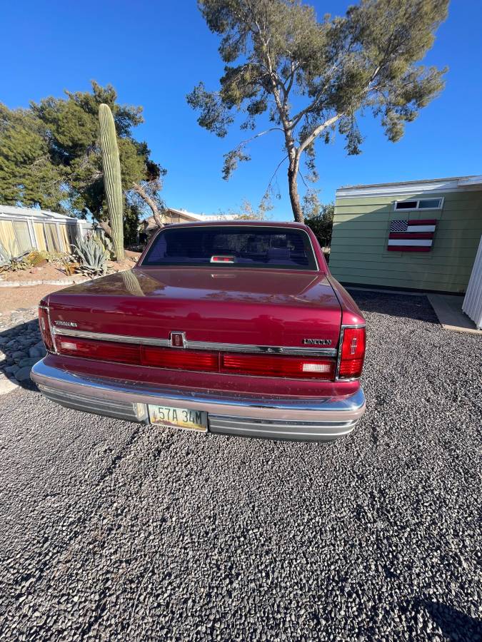 Lincoln-town-car-1990-5