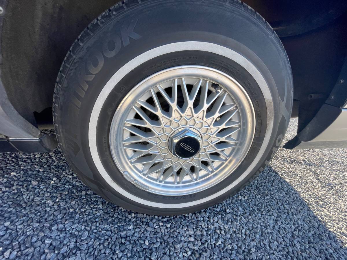 Lincoln-town-car-1990-6