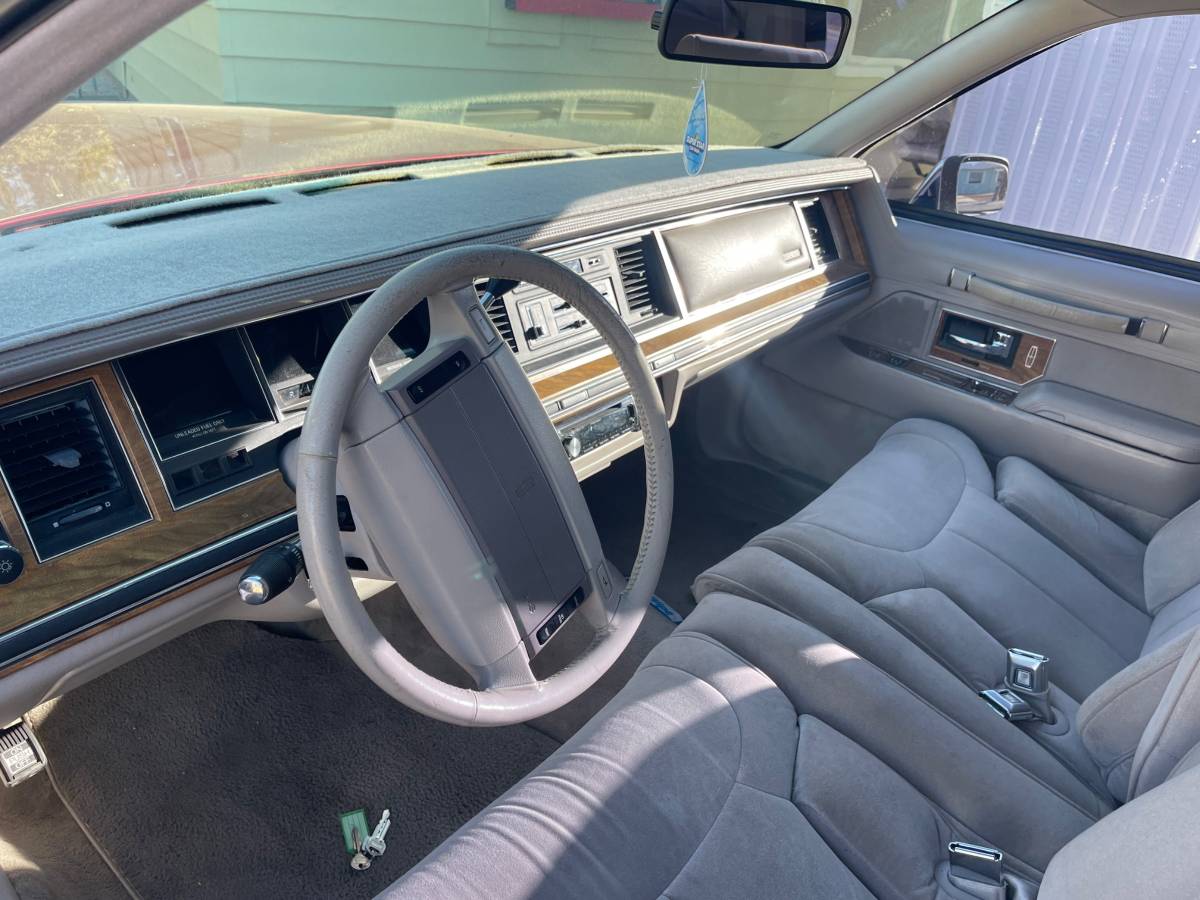 Lincoln-town-car-1990-7