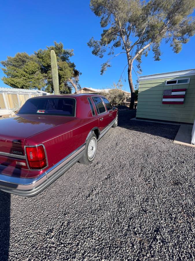 Lincoln-town-car-1990-8