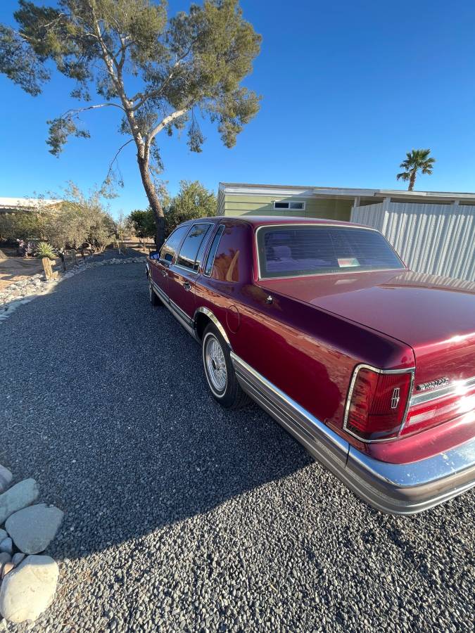 Lincoln-town-car-1990-9