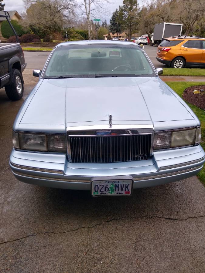 Lincoln-town-car-1990-blue-1