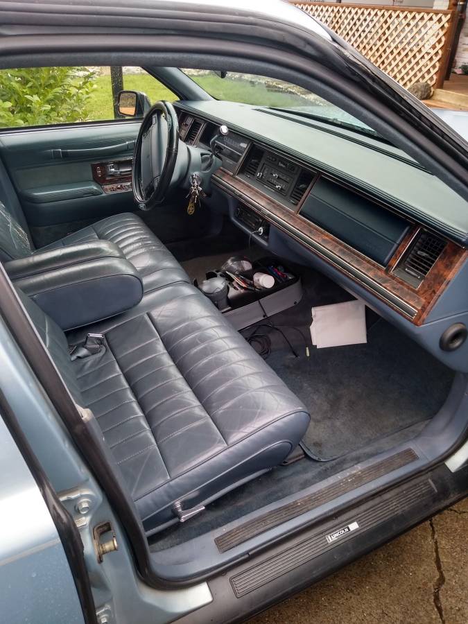 Lincoln-town-car-1990-blue-11