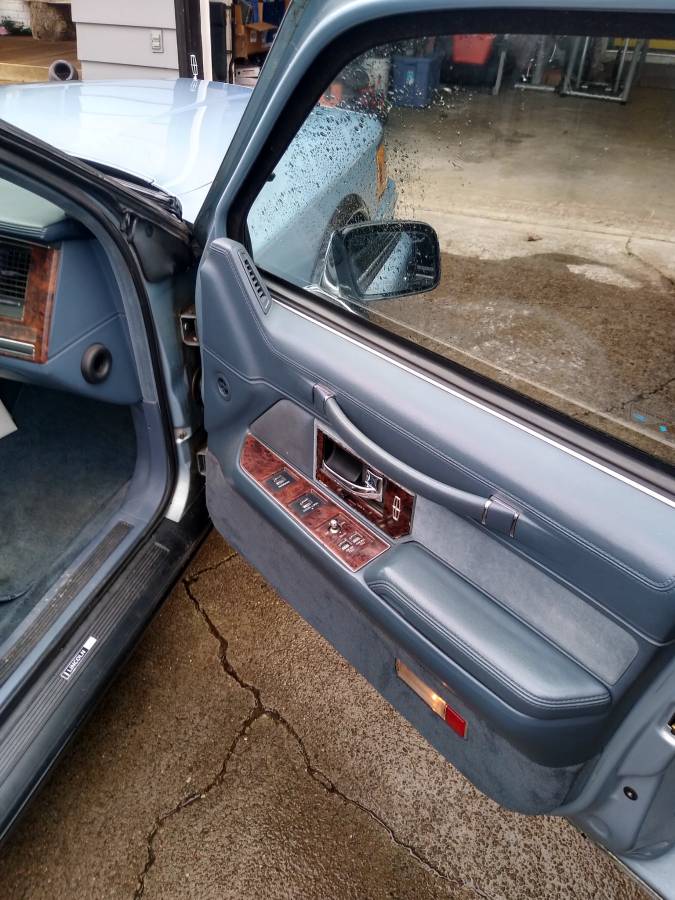 Lincoln-town-car-1990-blue-12