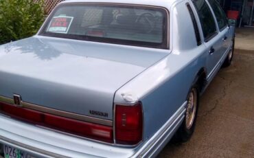 Lincoln-town-car-1990-blue-14
