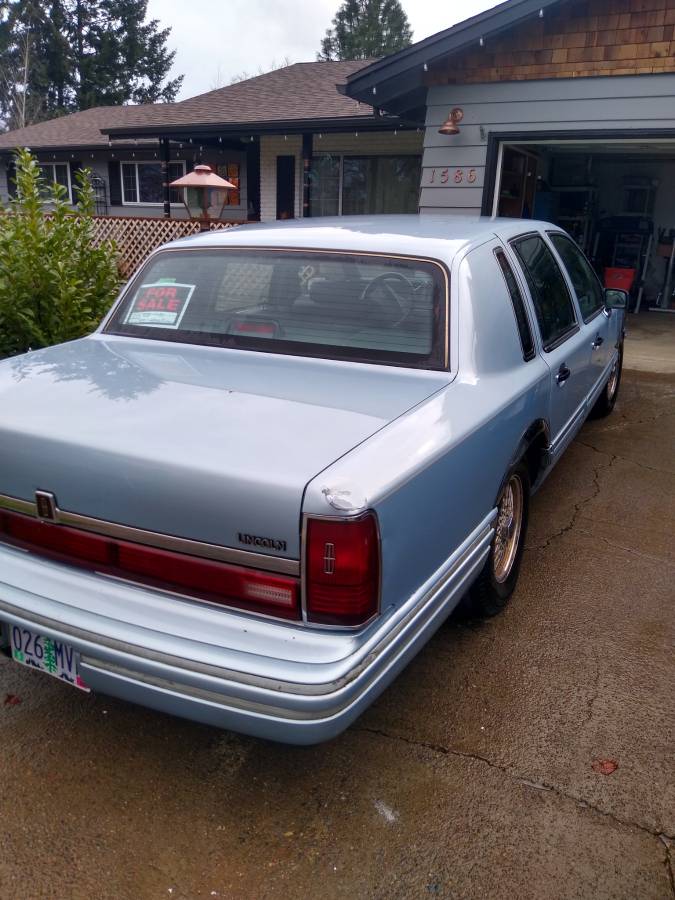 Lincoln-town-car-1990-blue-14