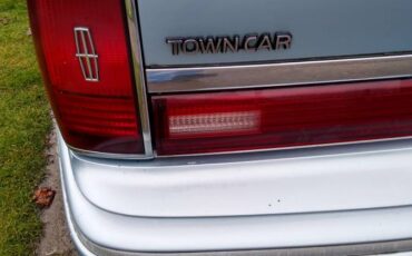 Lincoln-town-car-1990-blue-17