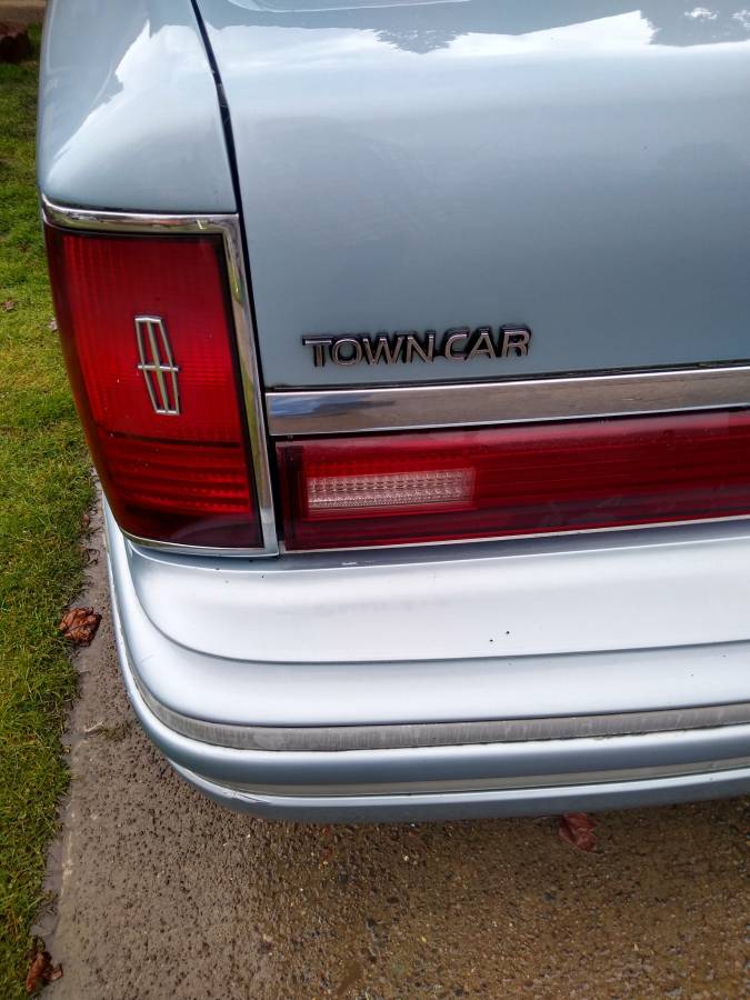 Lincoln-town-car-1990-blue-17