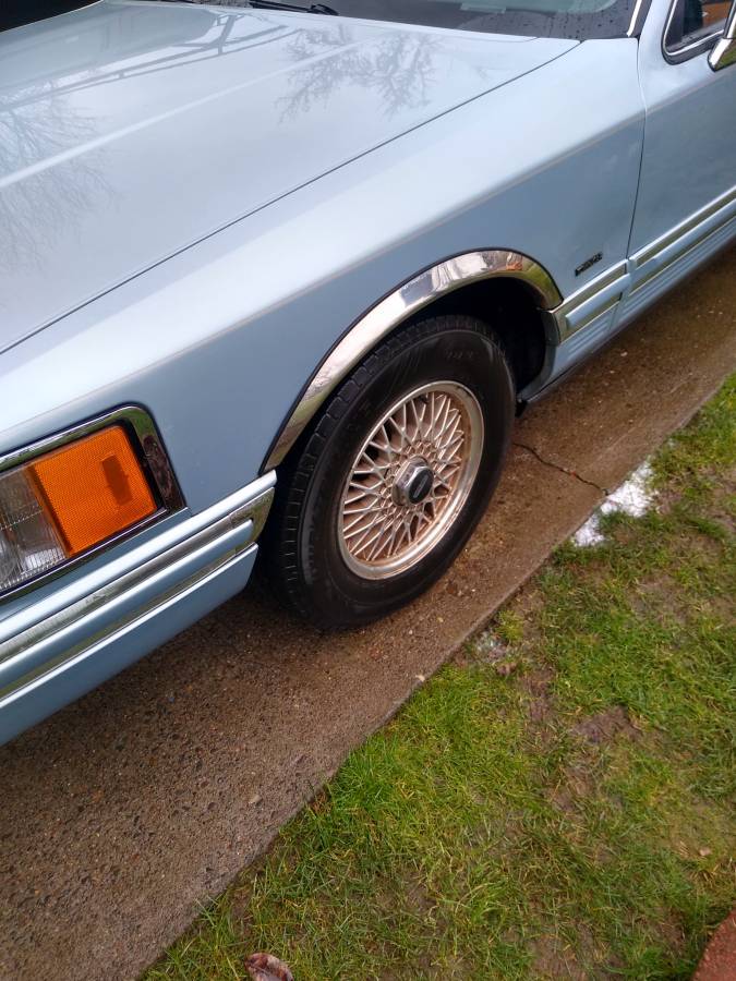 Lincoln-town-car-1990-blue-20