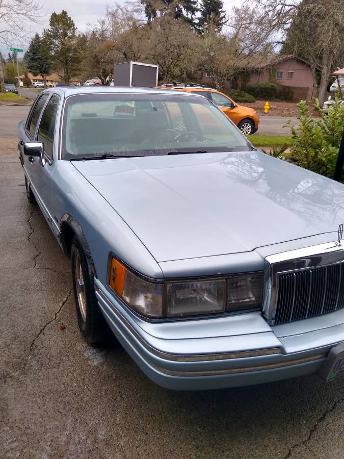 Lincoln-town-car-1990-blue-22