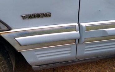 Lincoln-town-car-1990-blue-4