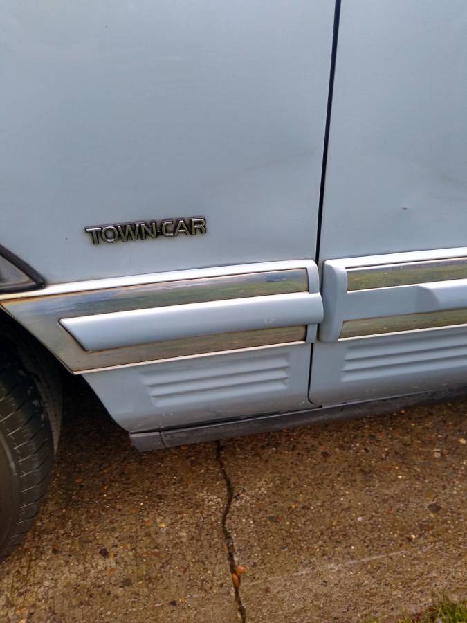 Lincoln-town-car-1990-blue-4