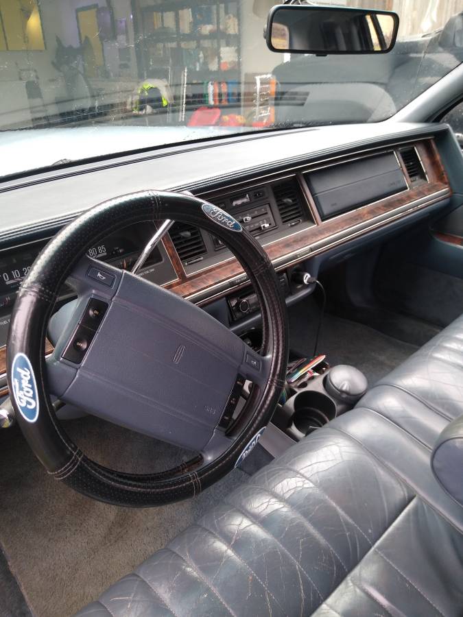 Lincoln-town-car-1990-blue-5