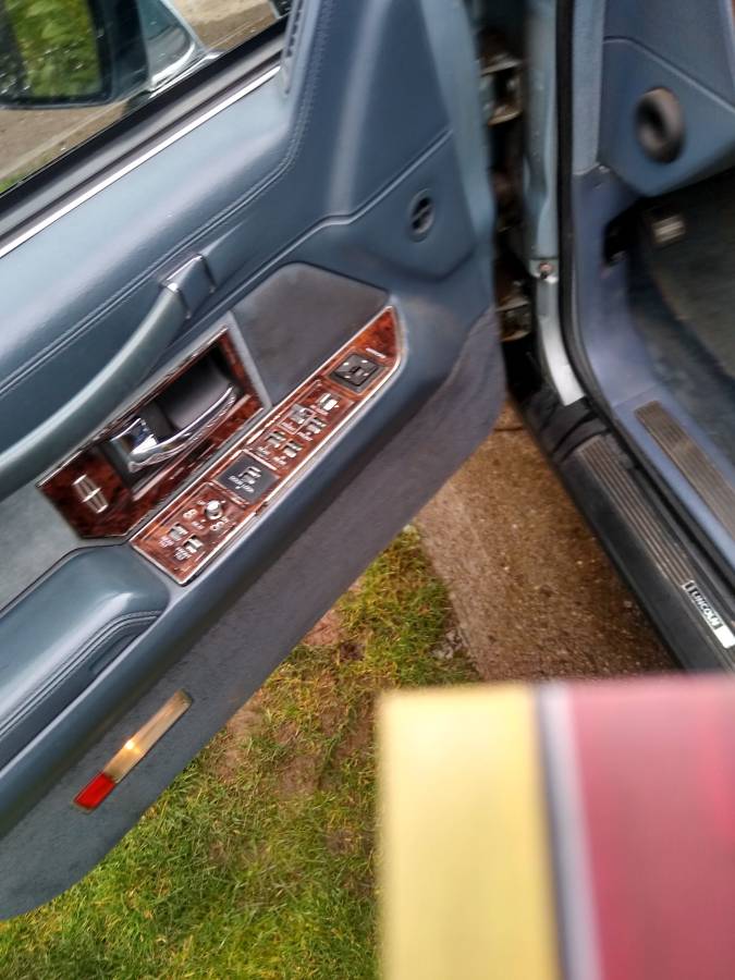 Lincoln-town-car-1990-blue-8