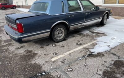Lincoln town car base/executive 1996